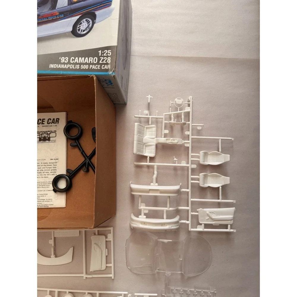 Monogram 1:25 93 Camaro Z28 Indianapolis 500 Pace Car Model Kit 2964 Open Box